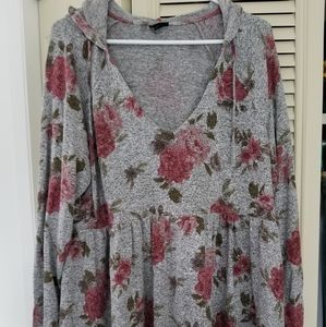 Torrid size 1 babydoll style shirt with hoody